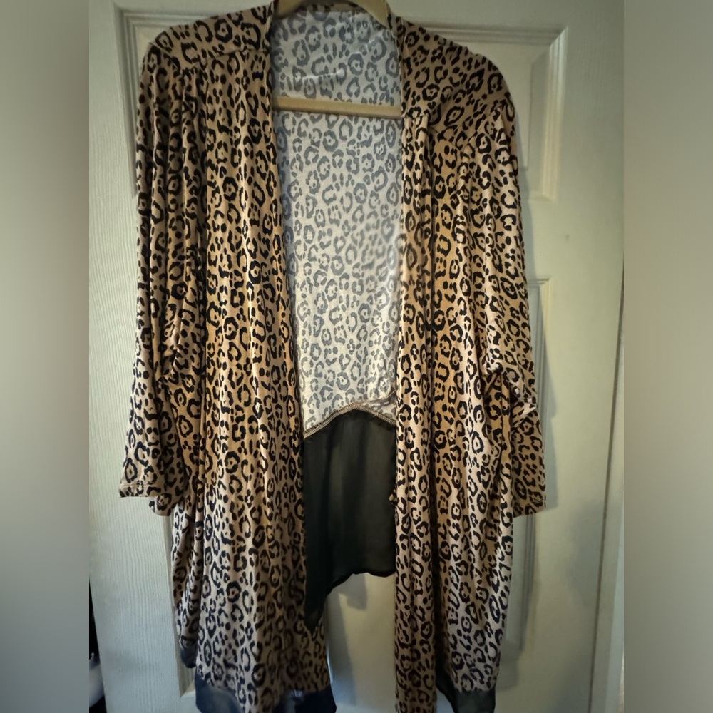 Soft light Leopard Print Shrug